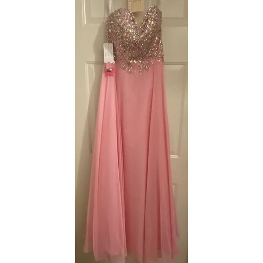 NWT! Clarisse strapless chiffon dress with a sweetheart bodice. Size 9/10. Pink